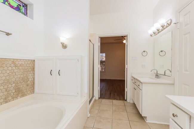 Building Photo - 1729 Fay Dr