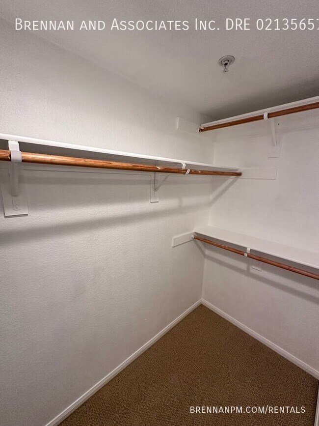 Building Photo - 2728 Farragut Rd