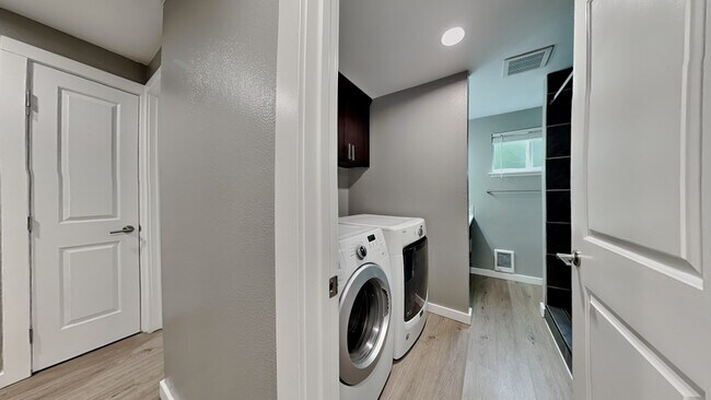 Building Photo - 1105 S Woodlawn St