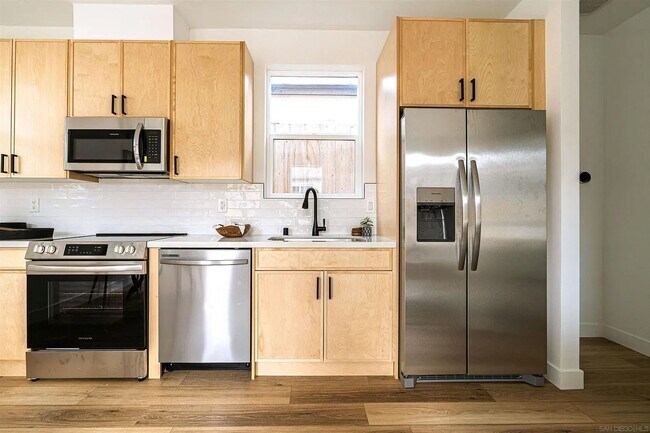 Building Photo - 2945 B. St