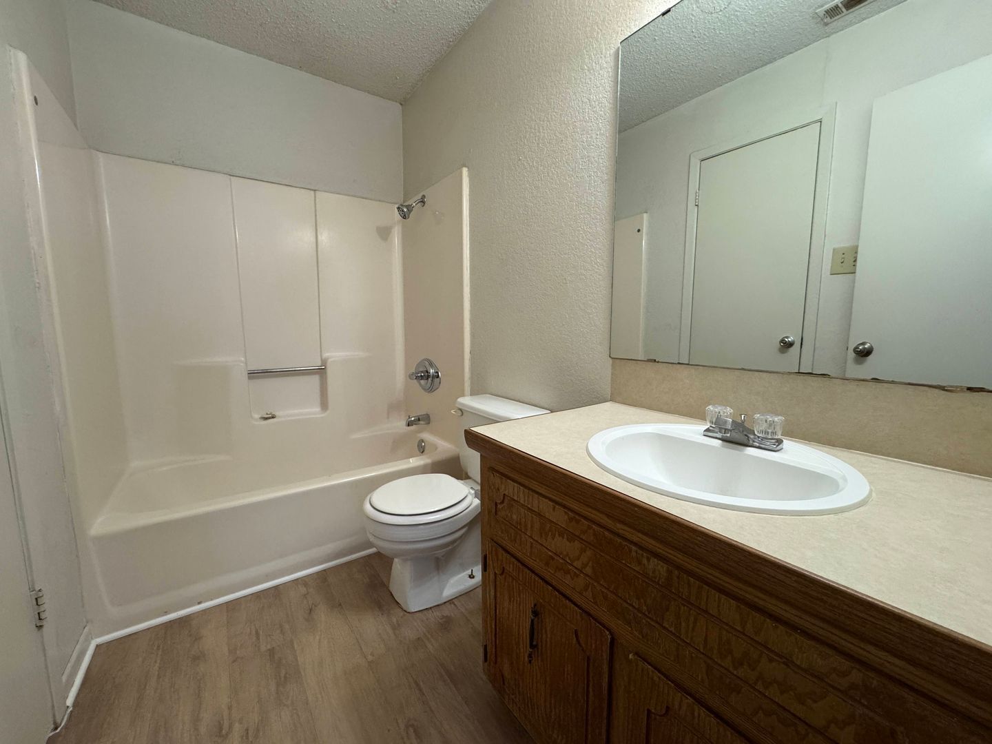 Building Photo - 3001 Lake Rd