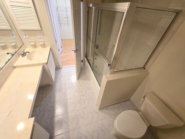 Building Photo - Commuter's delight! Spacious 2nd fl: 2-bed, 2-bath condo with fireplace, washer & dryer & off-str...