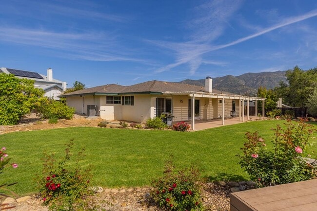 Building Photo - 425 Stuart Ct