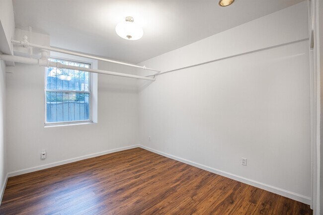 Building Photo - 7812 Hudson Ave