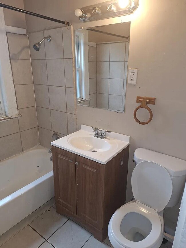 Building Photo - 3438 E 140th St