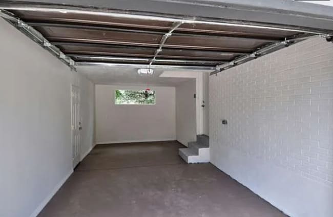 Building Photo - 4 Bedroom/ 2 Bathroom house in Midvale