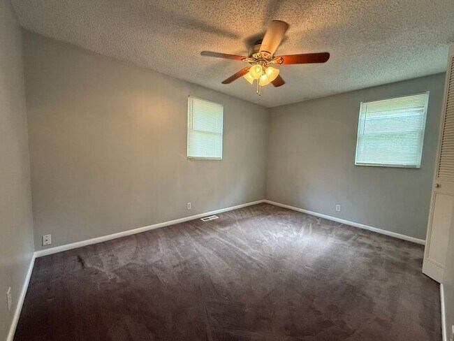 Building Photo - For Rent - Antioch 3 Bedroom house with Bo...