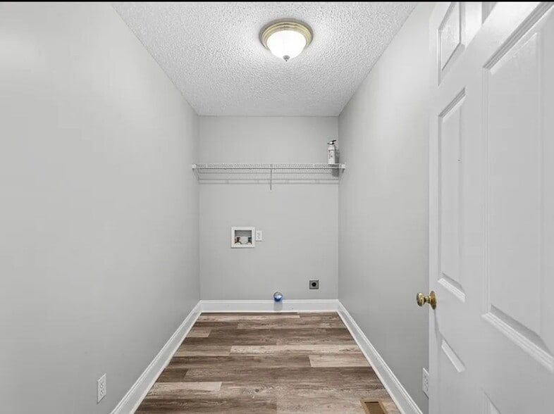 Building Photo - 124 Levi Dr