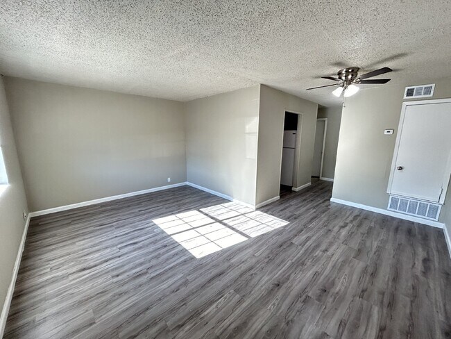Primary Photo - Fourplex one bedroom unit is ready to move...