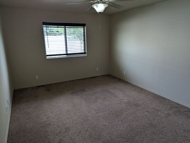 Building Photo - 7290 N Bandon Ln