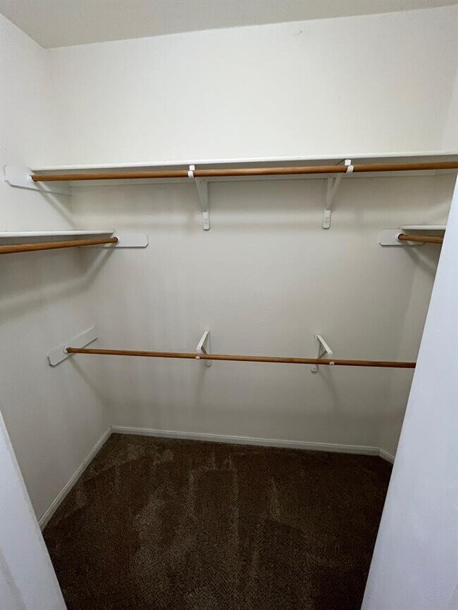 Building Photo - 2100 Pipers Field Dr