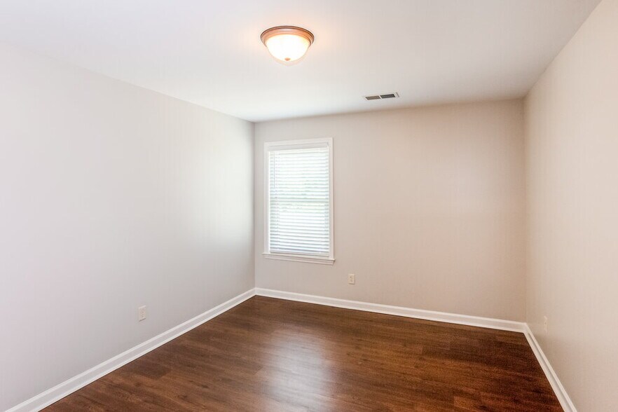 Building Photo - 7397 Brentridge Dr