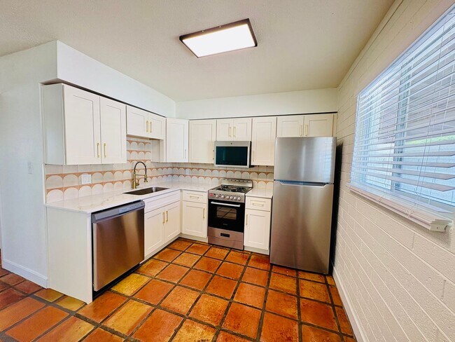 Building Photo - 817 S Melody Ln