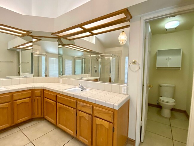 Building Photo - $2,295.00-  3 Bedroom Bullard & Fowler, Cl...