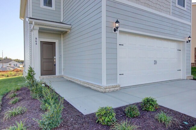 Building Photo - Wow!! 18-month lease in Sango!!