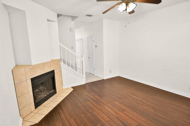 Building Photo - 12210 Apricot Dr