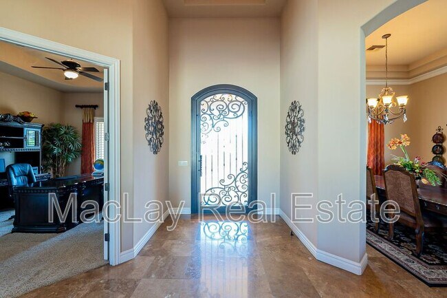 Building Photo - 2720 E Jade Pl