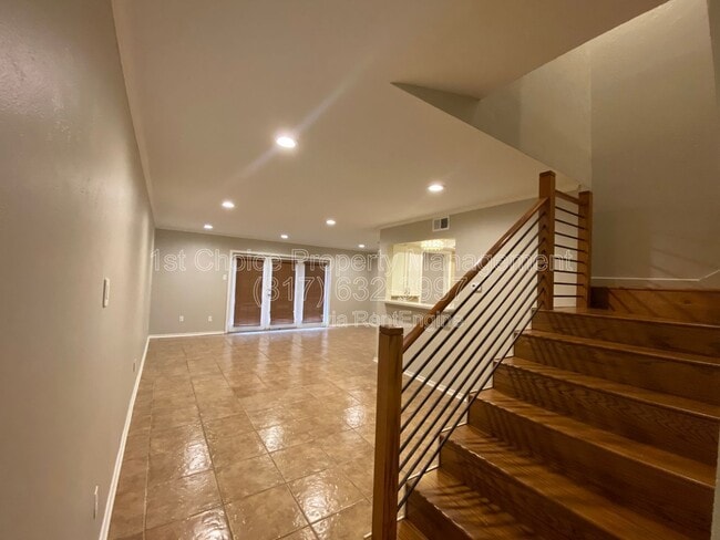 Building Photo - 6 1 Main Pl