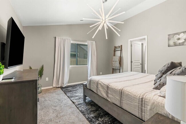 Building Photo - 2023 E Elm Grove Dr