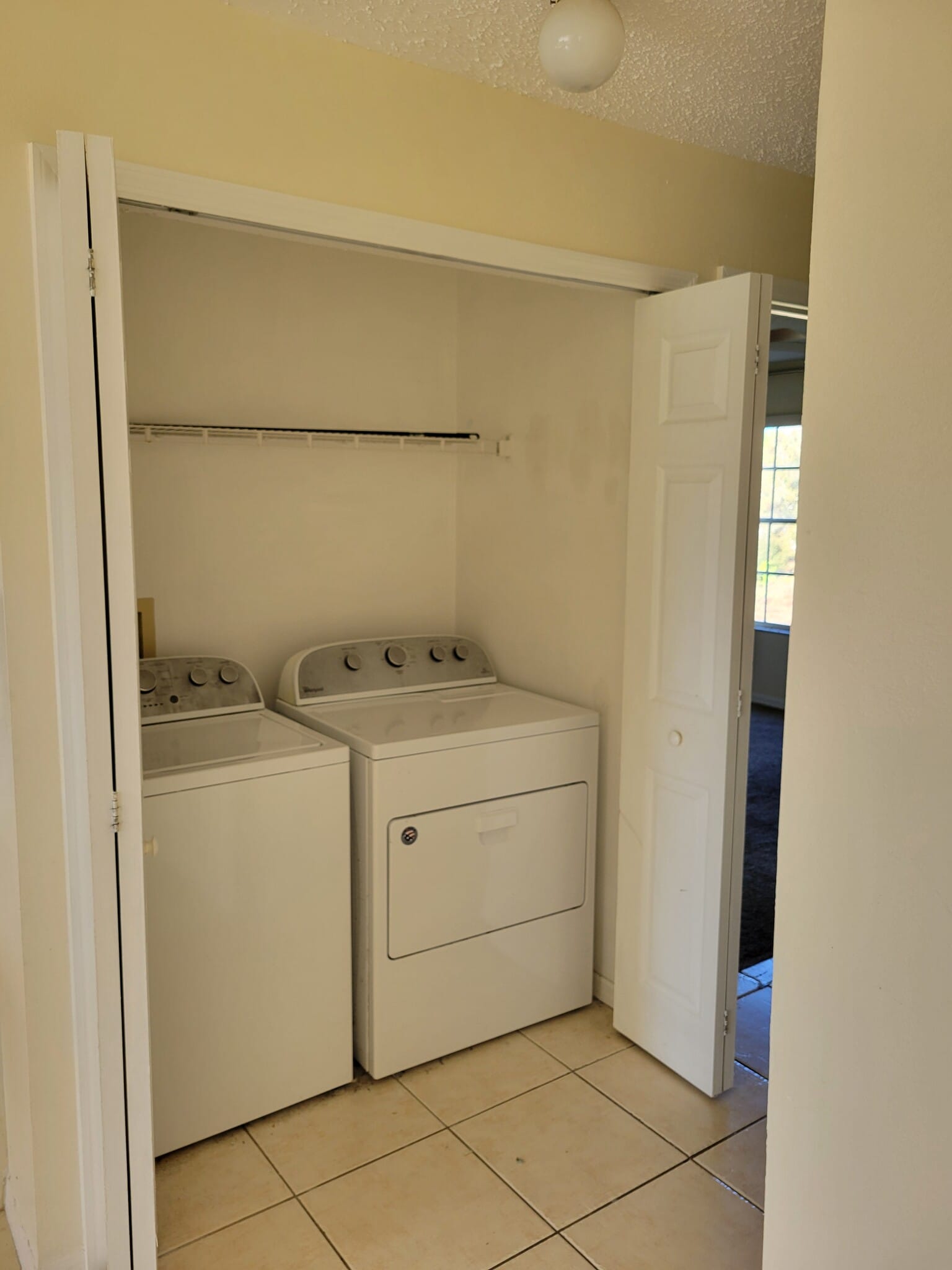 Building Photo - 2488 Sweetwater Club Cir