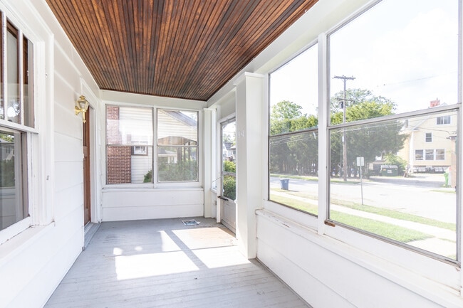 Building Photo - 1014 Woodlawn Ave