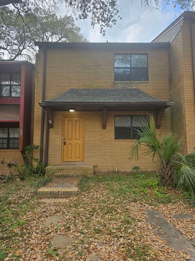 Building Photo - 1824 Larette Dr