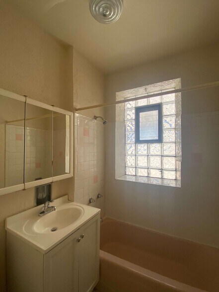 Building Photo - 6334 N Magnolia Ave
