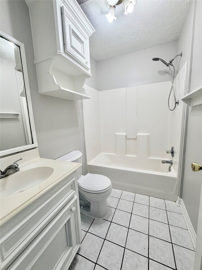 Building Photo - 1311 6th St