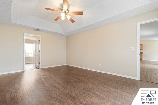 Building Photo - 39 Firethorn Ln