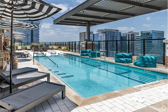 Primary Photo - 402 Guadalupe St