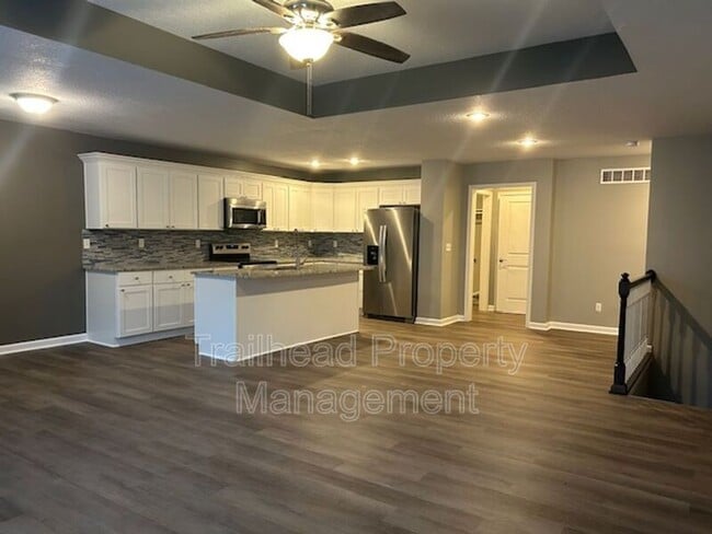 Building Photo - 605 Hillcrest St