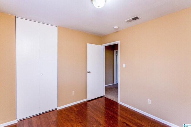 Building Photo - 1112 S Gale Dr