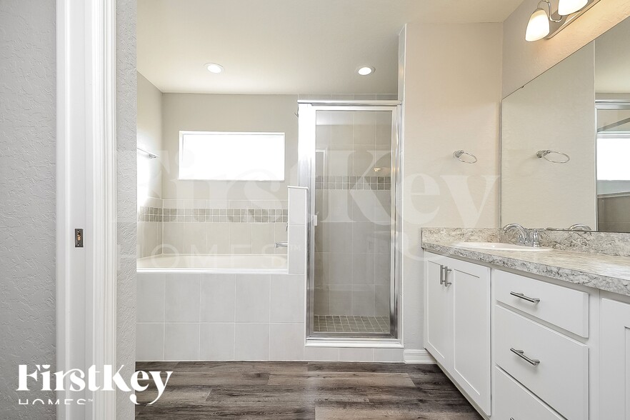 Building Photo - 851 Orleans Dr