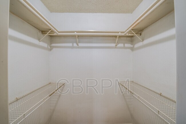 Building Photo - 5330 Kenosha Ave