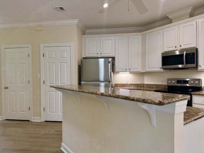 Building Photo - "Coastal Comfort: Spacious 2-Bedroom Condo Retreat in Virginia Beach"