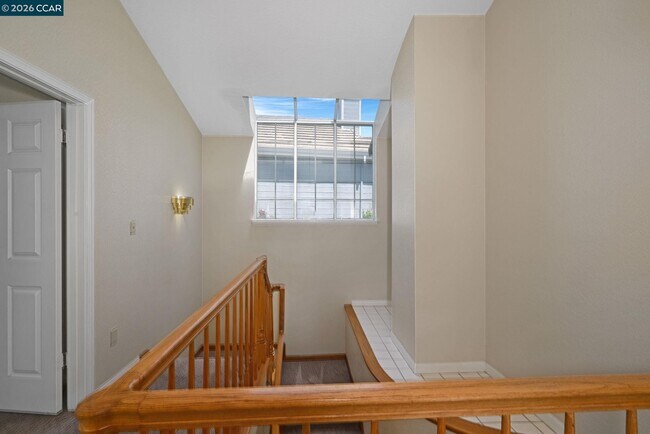 Building Photo - 1319 Strawberry Ct