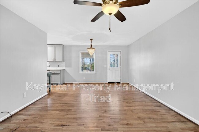 Building Photo - 2312 Bonnie Ln