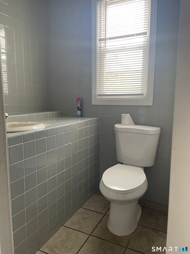 Building Photo - 227 Arctic St