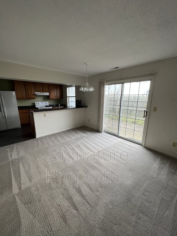 Building Photo - 735 Ridge Cir