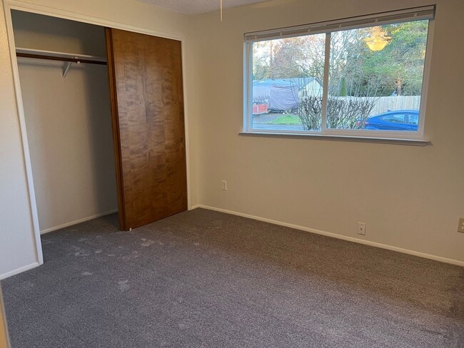 Building Photo - 1055 SE Villard St