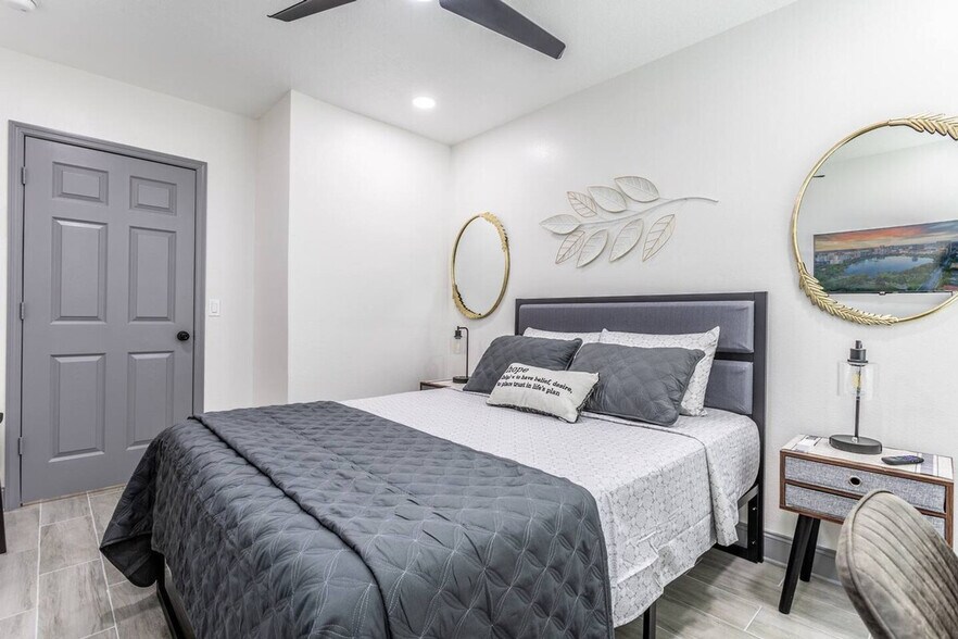 Building Photo - 5343 Hermosa St