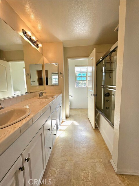 Building Photo - 37 Bijou