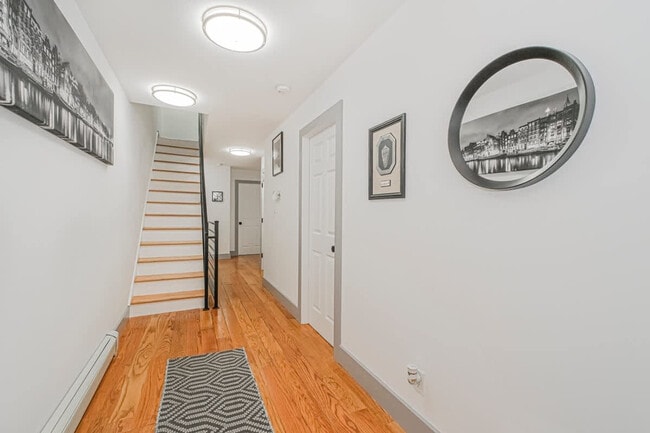 Building Photo - 479 Putnam Ave