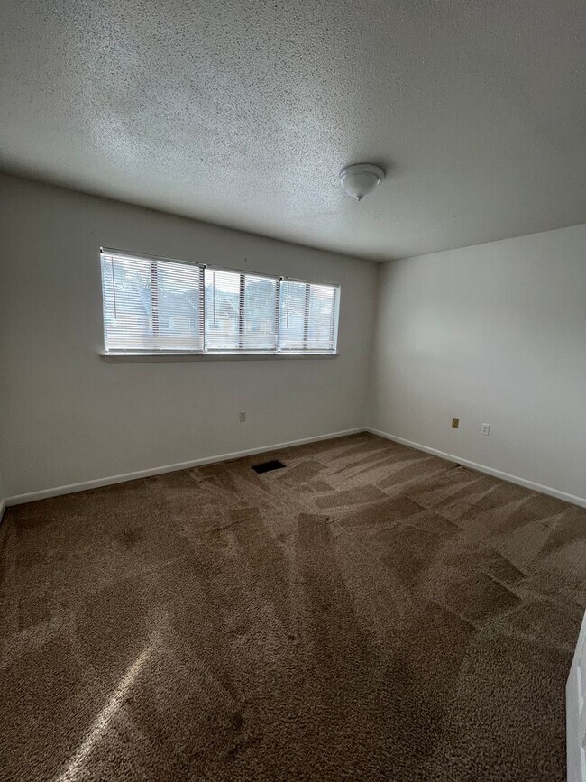 Building Photo - 607 Virginia Oak Ct