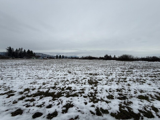 Building Photo - 24211 E Wellesley Ave