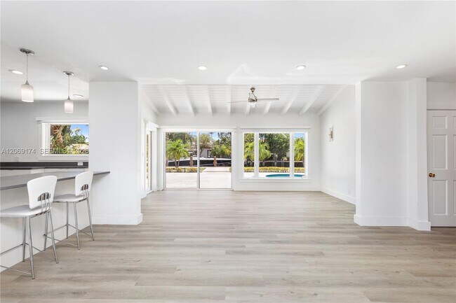 Building Photo - 330 Coconut Isle Dr