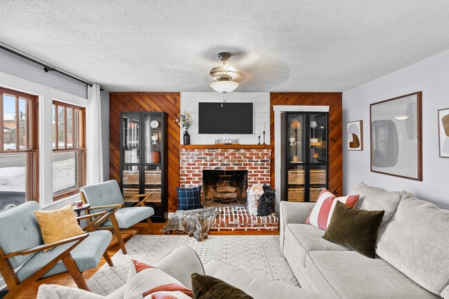 Building Photo - 1120 W Broadway