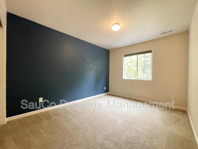 Building Photo - 321 NE 66th Ave