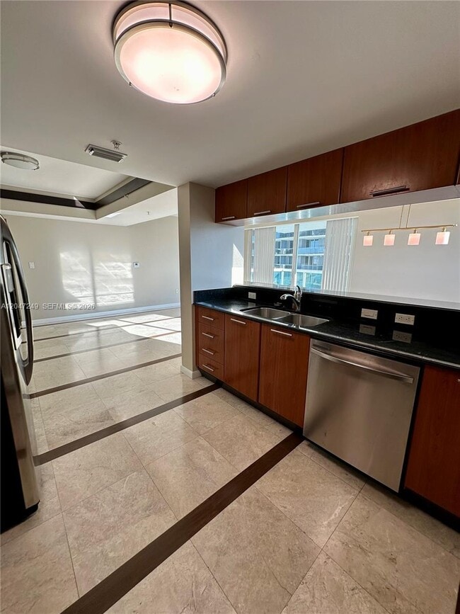 Building Photo - 1800 N Bayshore Dr