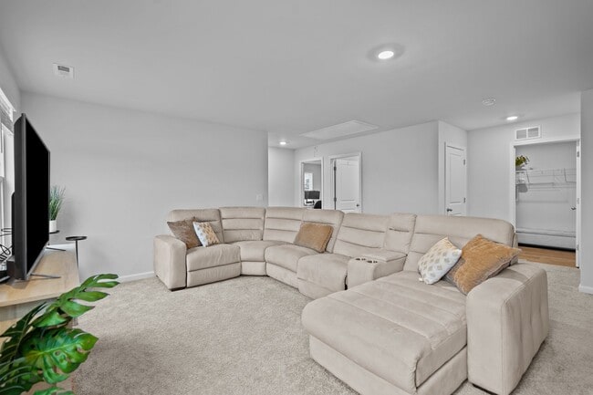 Building Photo - 402 Folkstone Rd